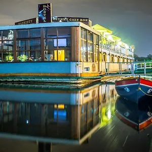 The Boat - Hostel&chill Ostello